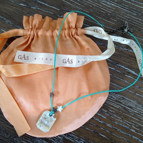 Collier gas pendentif nacre - gas,